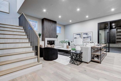 3614 10 Street Sw, Calgary, AB - Indoor Photo Showing Other Room