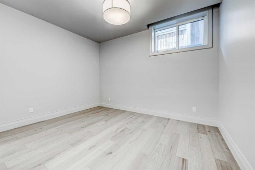 3614 10 Street Sw, Calgary, AB - Indoor Photo Showing Other Room