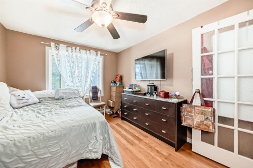 274 Templeview Way Ne, Calgary, AB - Indoor Photo Showing Bedroom
