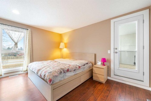 301-13104 Elbow Drive Sw, Calgary, AB - Indoor Photo Showing Bedroom