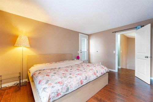 301-13104 Elbow Drive Sw, Calgary, AB - Indoor Photo Showing Bedroom