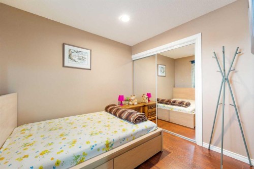 301-13104 Elbow Drive Sw, Calgary, AB - Indoor Photo Showing Bedroom