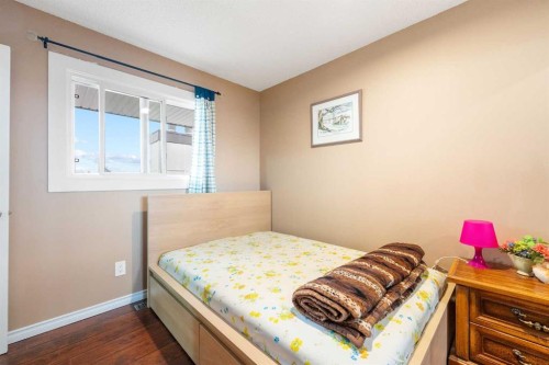 301-13104 Elbow Drive Sw, Calgary, AB - Indoor Photo Showing Bedroom