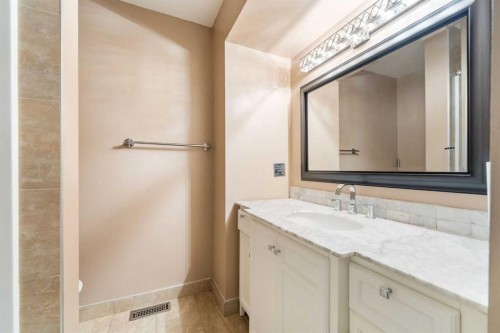301-13104 Elbow Drive Sw, Calgary, AB - Indoor Photo Showing Bathroom