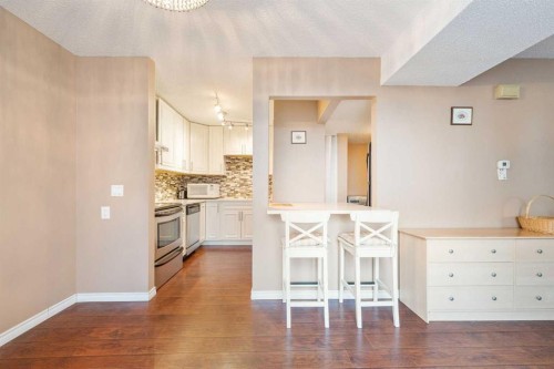 301-13104 Elbow Drive Sw, Calgary, AB - Indoor Photo Showing Kitchen