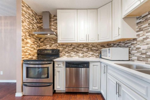 301-13104 Elbow Drive Sw, Calgary, AB - Indoor Photo Showing Kitchen