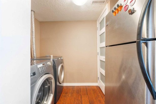 301-13104 Elbow Drive Sw, Calgary, AB - Indoor Photo Showing Laundry Room