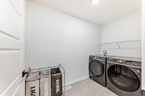 31 Creekside Grove Sw, Calgary, AB - Indoor Photo Showing Laundry Room