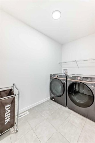 31 Creekside Grove Sw, Calgary, AB - Indoor Photo Showing Laundry Room
