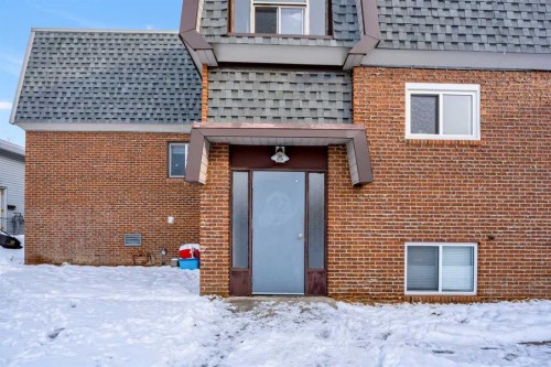 101-427 Huntsville Crescent Nw, Calgary, AB - Outdoor With Exterior