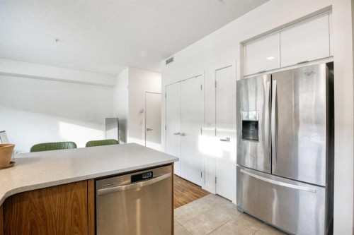 122-122 18 Avenue Sw, Calgary, AB - Indoor Photo Showing Kitchen