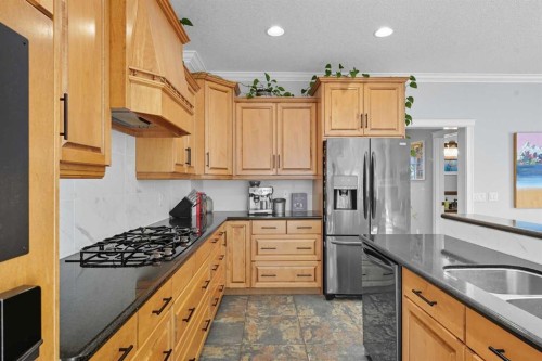 215 23 Avenue Ne, Calgary, AB - Indoor Photo Showing Kitchen With Stainless Steel Kitchen With Double Sink