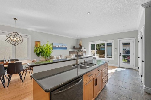 215 23 Avenue Ne, Calgary, AB - Indoor Photo Showing Kitchen With Double Sink