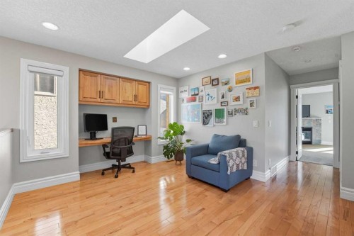 215 23 Avenue Ne, Calgary, AB - Indoor