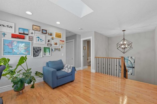 215 23 Avenue Ne, Calgary, AB - Indoor Photo Showing Other Room