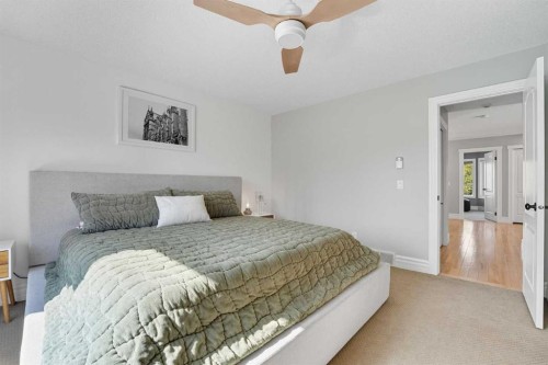 215 23 Avenue Ne, Calgary, AB - Indoor Photo Showing Bedroom