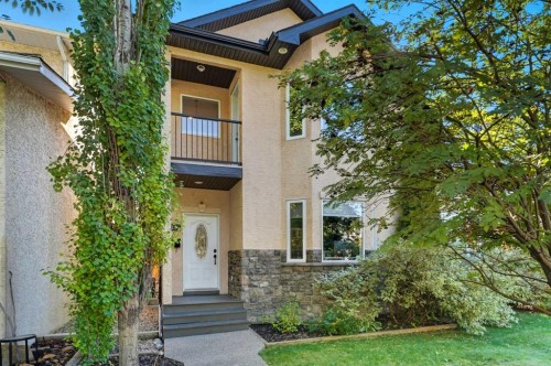 215 23 Avenue Ne, Calgary, AB - Outdoor With Balcony