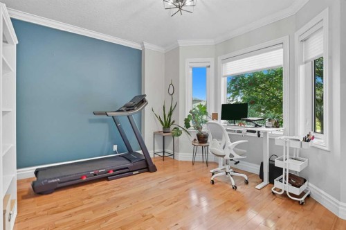 215 23 Avenue Ne, Calgary, AB - Indoor Photo Showing Gym Room