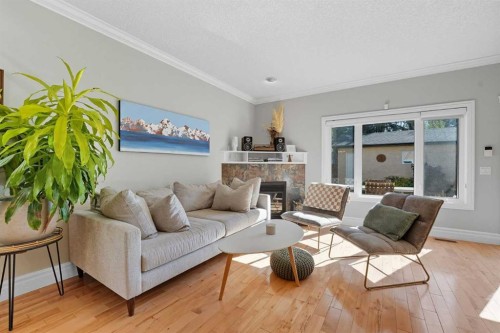 215 23 Avenue Ne, Calgary, AB - Indoor Photo Showing Living Room With Fireplace