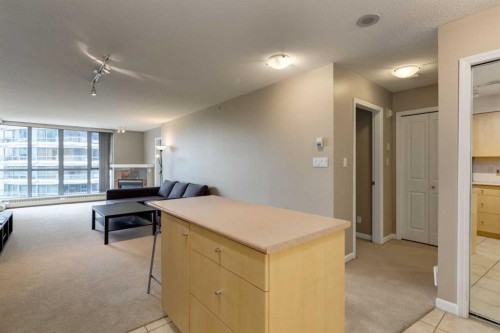 604-650 10 Street Sw, Calgary, AB - Indoor Photo Showing Kitchen