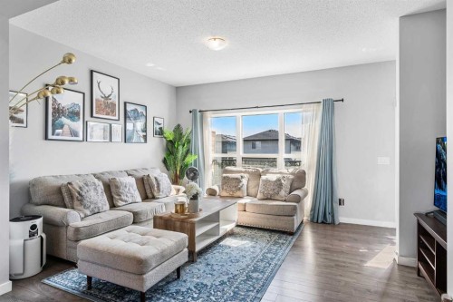 307 Walgrove Boulevard Se, Calgary, AB - Indoor Photo Showing Living Room