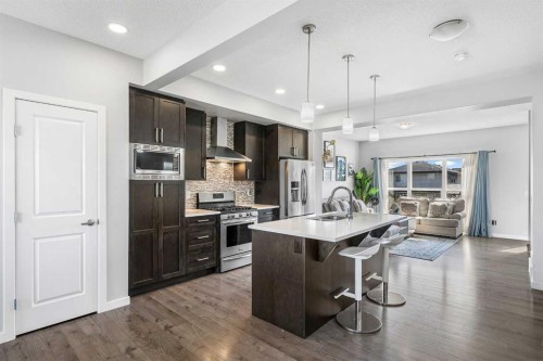 307 Walgrove Boulevard Se, Calgary, AB - Indoor Photo Showing Kitchen With Upgraded Kitchen
