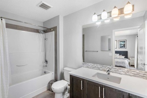 307 Walgrove Boulevard Se, Calgary, AB - Indoor Photo Showing Bathroom