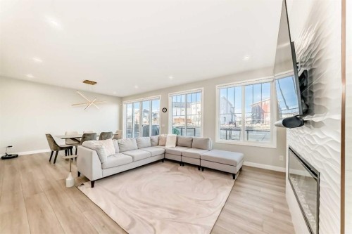 120 Magnolia Manor Se, Calgary, AB - Indoor Photo Showing Living Room