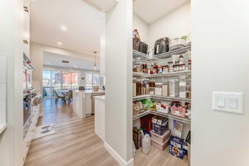 120 Magnolia Manor Se, Calgary, AB - Indoor Photo Showing Other Room