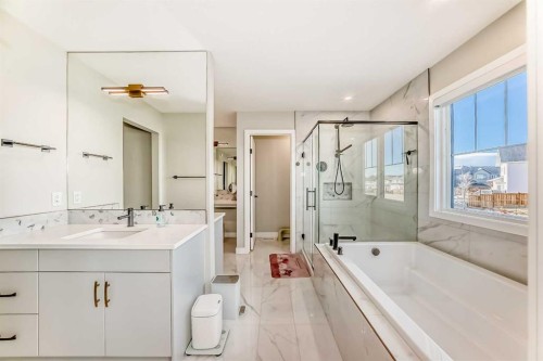 120 Magnolia Manor Se, Calgary, AB - Indoor Photo Showing Bathroom