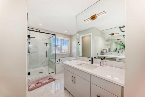120 Magnolia Manor Se, Calgary, AB - Indoor Photo Showing Bathroom