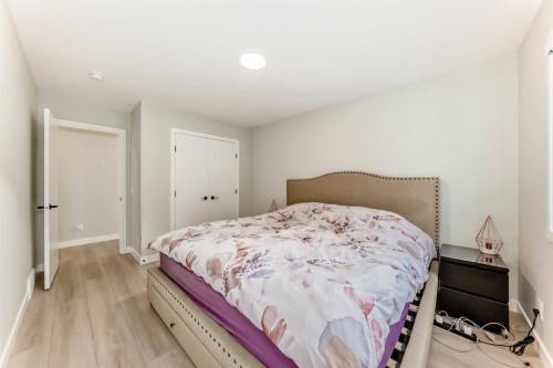 120 Magnolia Manor Se, Calgary, AB - Indoor Photo Showing Bedroom