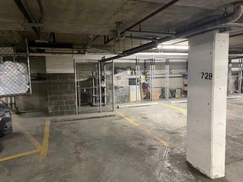 313-20 Discovery Ridge Close Sw, Calgary, AB - Indoor Photo Showing Garage