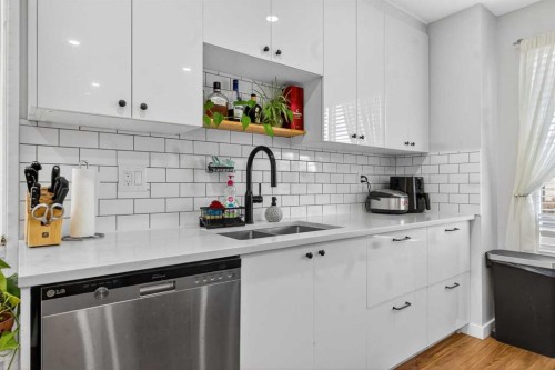 1451 Berkley Drive Nw, Calgary, AB - Indoor Photo Showing Kitchen With Double Sink With Upgraded Kitchen