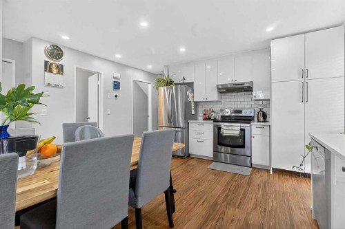 1451 Berkley Drive Nw, Calgary, AB - Indoor Photo Showing Other Room