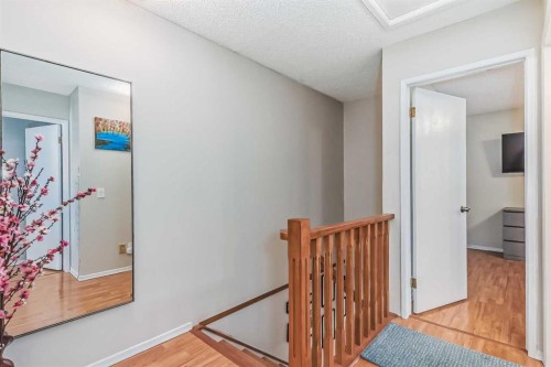 1451 Berkley Drive Nw, Calgary, AB - Indoor Photo Showing Other Room
