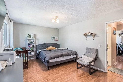 1451 Berkley Drive Nw, Calgary, AB - Indoor Photo Showing Bedroom
