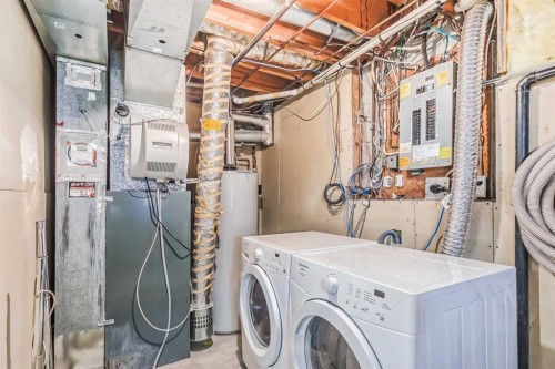 1451 Berkley Drive Nw, Calgary, AB - Indoor Photo Showing Laundry Room