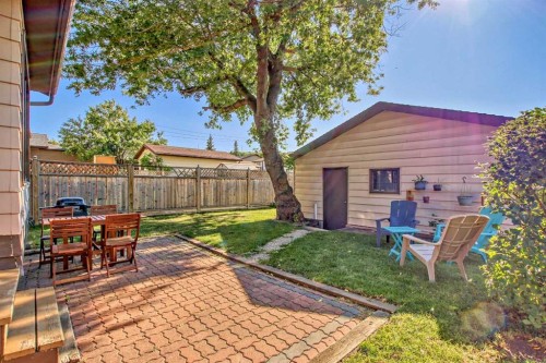 1451 Berkley Drive Nw, Calgary, AB - Outdoor