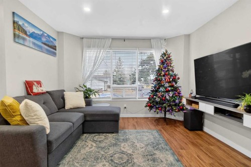 1451 Berkley Drive Nw, Calgary, AB - Indoor Photo Showing Living Room