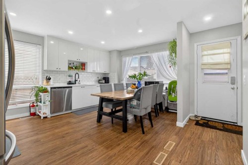 1451 Berkley Drive Nw, Calgary, AB - Indoor