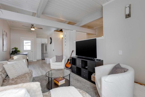 2630 Oakmoor Drive Sw, Calgary, AB - Indoor Photo Showing Living Room