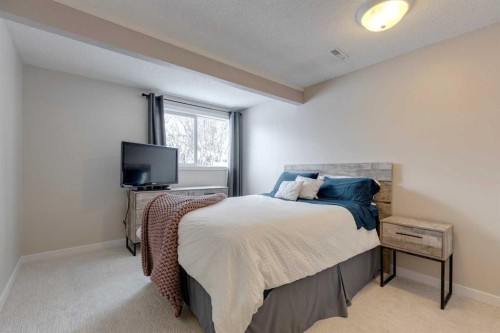2630 Oakmoor Drive Sw, Calgary, AB - Indoor Photo Showing Bedroom