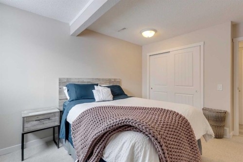 2630 Oakmoor Drive Sw, Calgary, AB - Indoor Photo Showing Bedroom