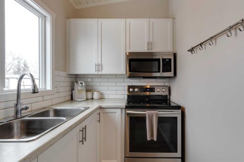 2630 Oakmoor Drive Sw, Calgary, AB - Indoor Photo Showing Kitchen With Double Sink