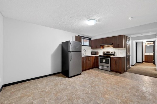135 Skyview Springs Manor Ne, Calgary, AB - Indoor Photo Showing Kitchen