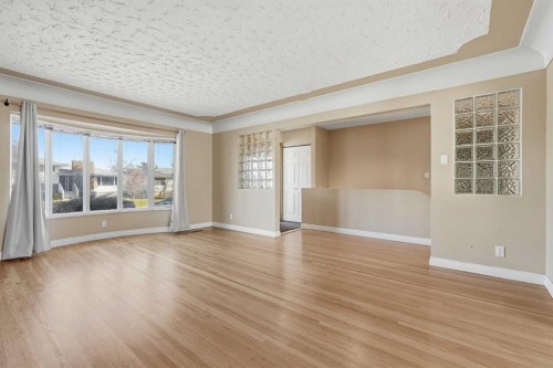 2219 Halifax Crescent Nw, Calgary, AB - Indoor