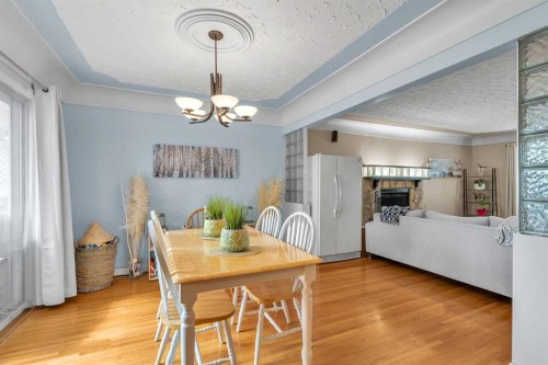 2219 Halifax Crescent Nw, Calgary, AB - Indoor Photo Showing Dining Room