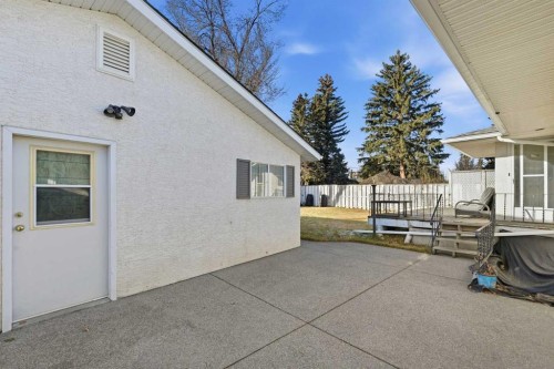 2219 Halifax Crescent Nw, Calgary, AB - Outdoor With Exterior