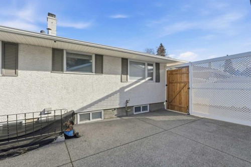 2219 Halifax Crescent Nw, Calgary, AB - Outdoor With Exterior